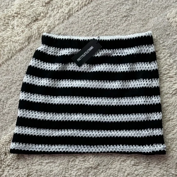 PrettyLittleThing Black and White Striped set - Picture 9 of 11